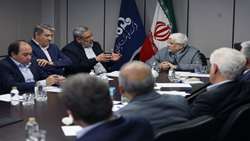 عارف: صنعت نفت در دوران جنگ درخشان ظاهر شد / آرامش اقتصادی مرهون تلاش کارکنان نفت است