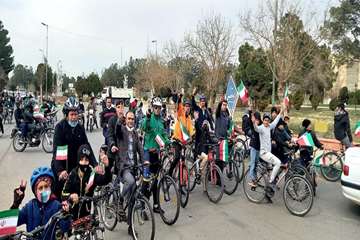 حضور پرشور کارکنان شرکت نفت مناطق مرکزی ایران در راهپیمایی باشکوه چهل و سومین سالروز پیروزی انقلاب اسلامی/نفت و گاز شرق