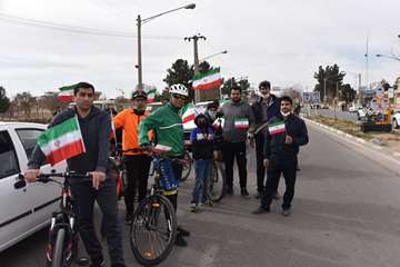 حضور پرشور کارکنان شرکت نفت مناطق مرکزی ایران در راهپیمایی باشکوه چهل و سومین سالروز پیروزی انقلاب اسلامی/نفت و گاز شرق