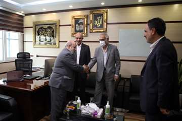 دیدار صمیمانه مدیرعامل نفت مرکزی با مدیران عامل ادوار گذشته این شرکت 