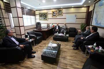 دیدار صمیمانه مدیرعامل نفت مرکزی با مدیران عامل ادوار گذشته این شرکت 