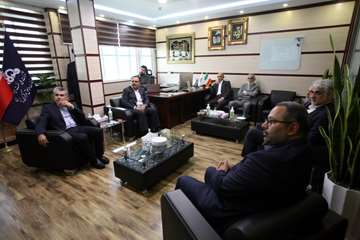 دیدار صمیمانه مدیرعامل نفت مرکزی با مدیران عامل ادوار گذشته این شرکت 
