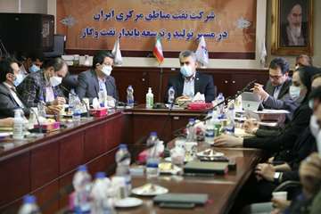 دیدار صمیمی مدیرعامل نفت مرکزی با کارکنان اداره فناوری اطلاعات و ارتباطات بمناسبت روز فناوری اطلاعات