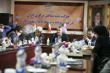 دیدار صمیمی مدیرعامل نفت مرکزی با کارکنان اداره فناوری اطلاعات و ارتباطات بمناسبت روز فناوری اطلاعات