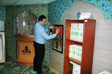 غبار روبی و عطر افشانی نمازخانه های شرکت نفت مناطق مرکزی ایران