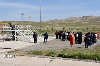 بازدید نوروزی جمعی از خانواده ‌های کارکنان از مناطق عملیاتی شرکت نفت مناطق مرکزی ایران 