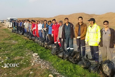 زباله های اطراف منطقه عملياتی نفت شهر جمع آوری و پاكسازی شد 