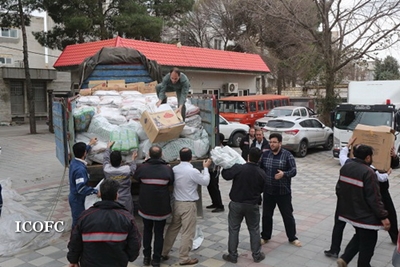 گروه ٥٠ نفره امداد و نجات شرکت نفت مناطق مرکزی ایران در راستای کمک رسانی به مردم مناطق سیل زده غرب ک 